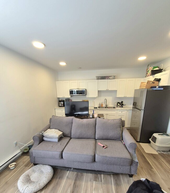 Photo - Studio Apartment for Rent – Available Dece... Unit 13