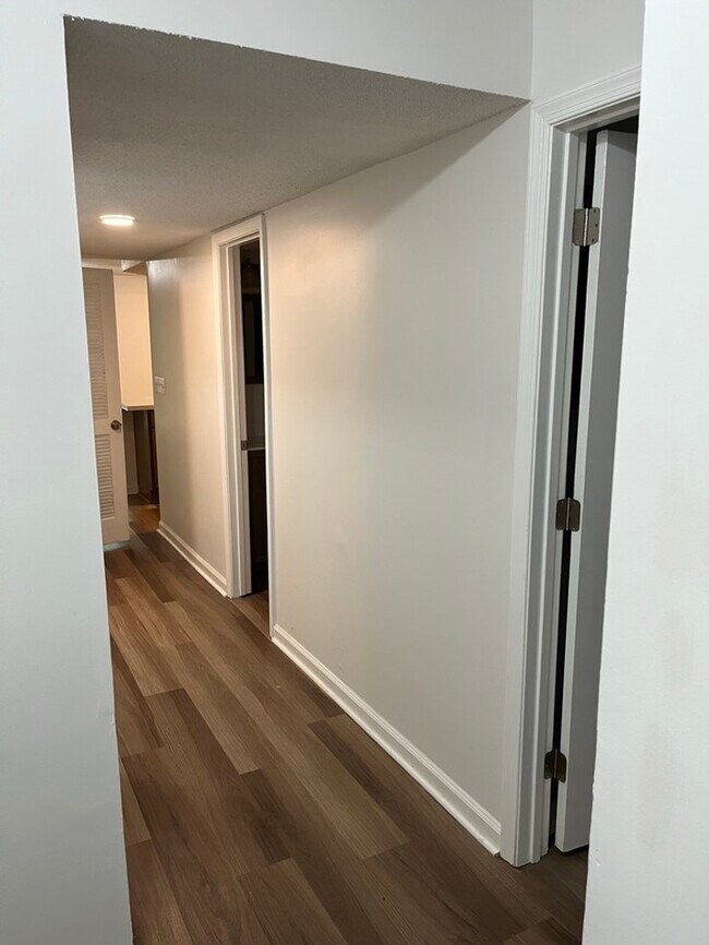 Photo - Renovated 1 bed 1 bath condo in gated comm... Unit 512