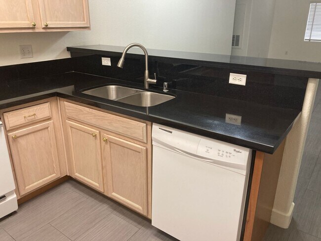 Photo - 2001 Quartz Cliff St