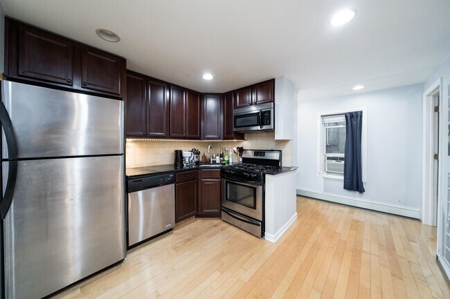 Photo - 162 Steuben St Unit 2