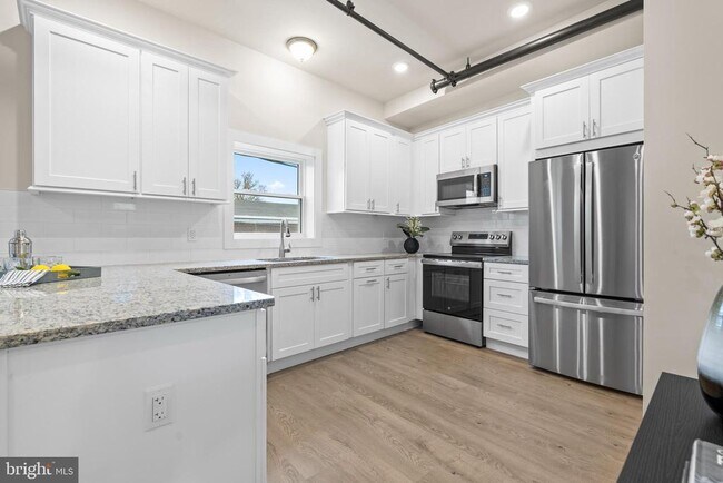 Photo - 30 W Broad St Unit SUITE 6