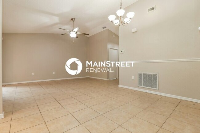 Photo - 3 Bedroom Pet-Friendly Home in New Port Richey, FL with Main Street Renewal