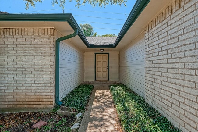 Photo - 923 Mayweather Ln