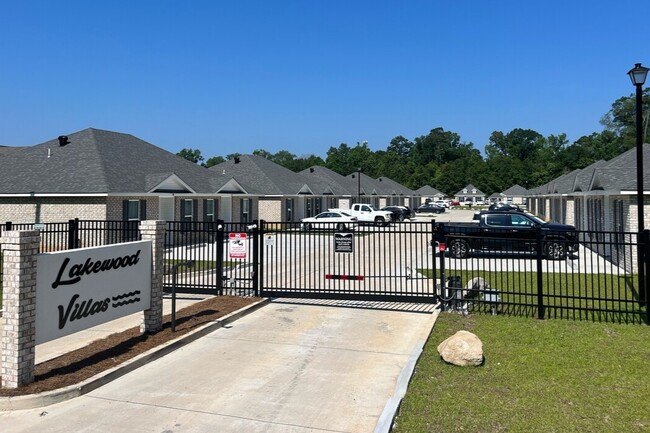 Building Photo - The Lakewood Villas Rental