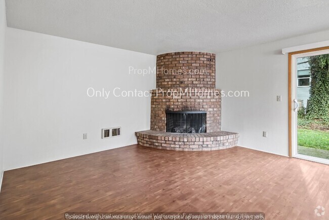 Building Photo - HUGE Backyard! Fencing Possible + 50% Off ... Unit 236 NE 143rd Avenue Rental