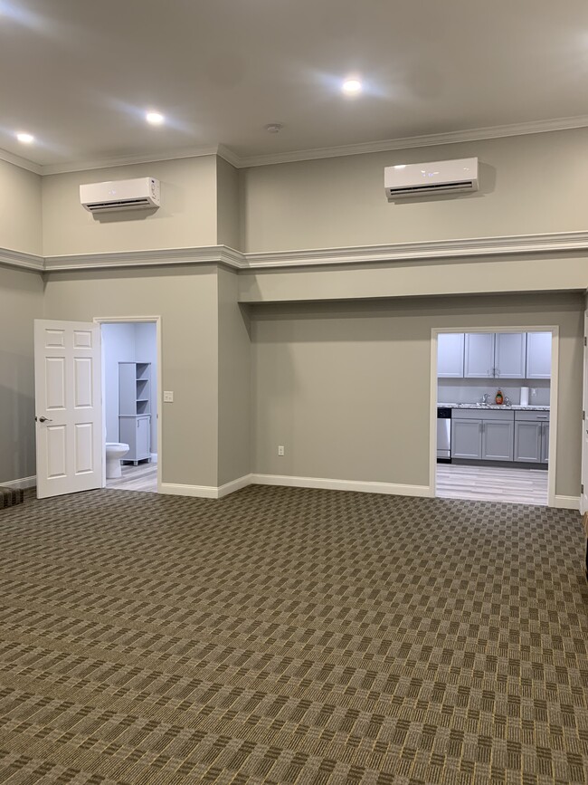 Living space - 2727 N 5th Street Hwy Unit Suite 3
