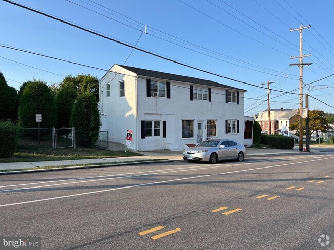 Building Photo - 499 Ford St Rental