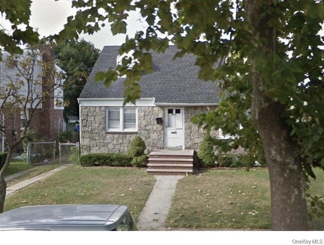 1047 N 7th St