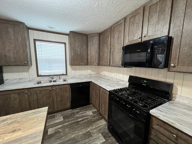 Photo - 38055 Leverette Ave