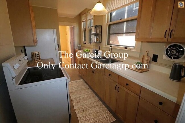 Photo - 1405 SW Hall St