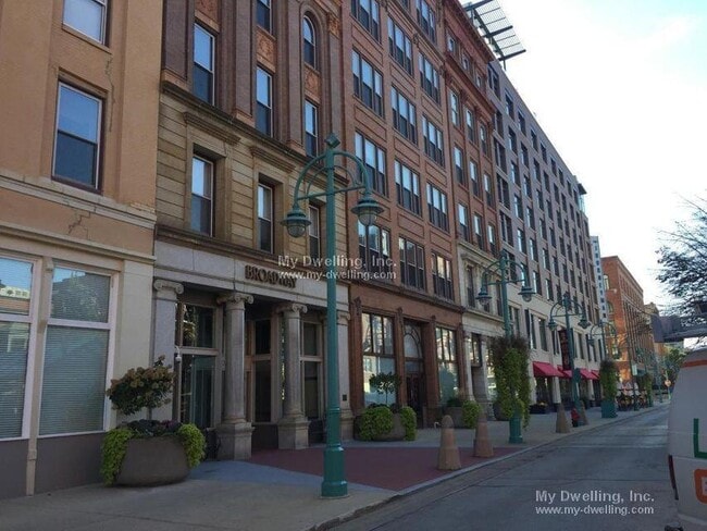 234 N Broadway