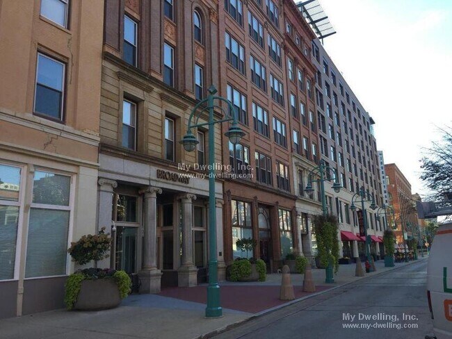 Photo - 234 N Broadway