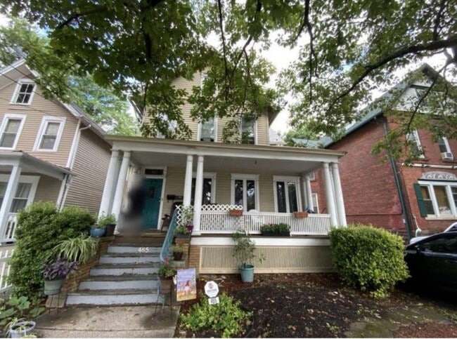 Building Photo - 465 S River St