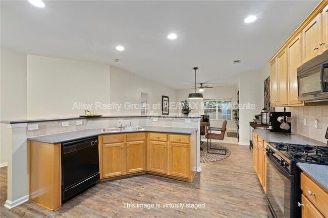 Photo - 3300 Suttles Dr SW