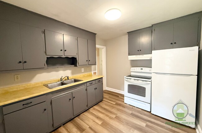 Photo - 121A White Oak Dr