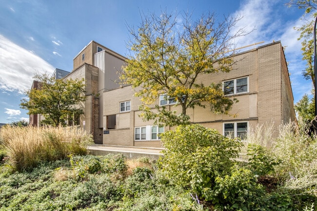 Building Photo - 1834 Ridge Ave Unit 128