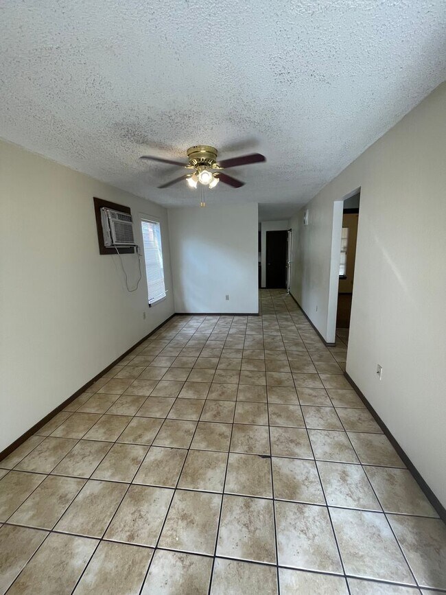 Photo - 2319 Elm Park Dr