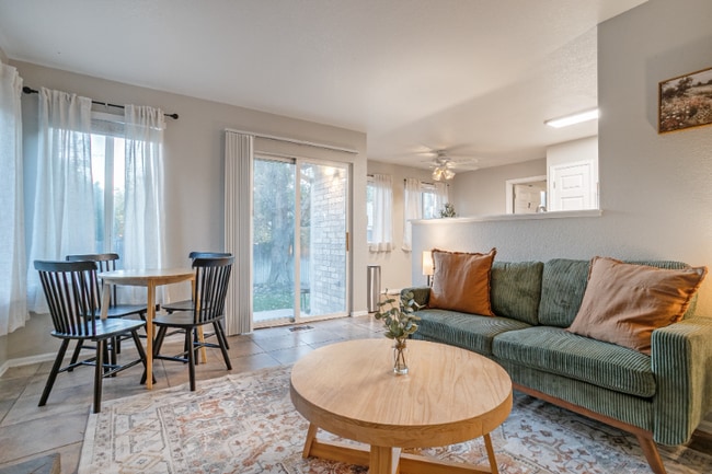 Photo - 13031 Dexter St