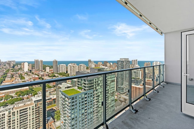 Photo - 220 W Hill St