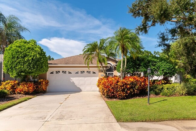 Building Photo - Beautiful 2-Bed Pool Home with Deeded Golf...