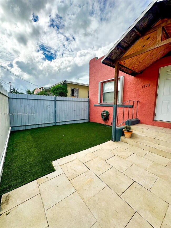 Photo - 1773 NW 19th St Unidad Front