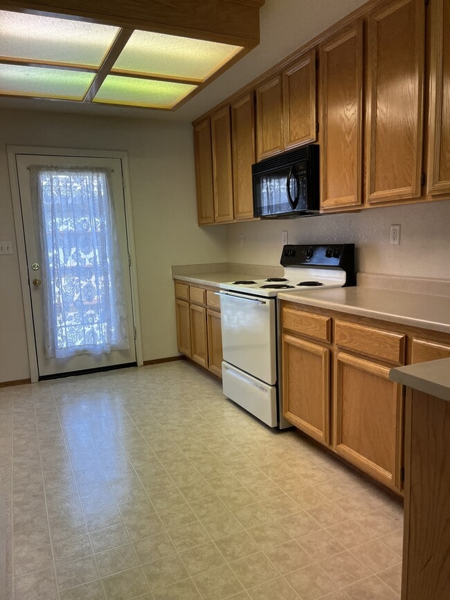 Photo - 1029 Courtyard Dr