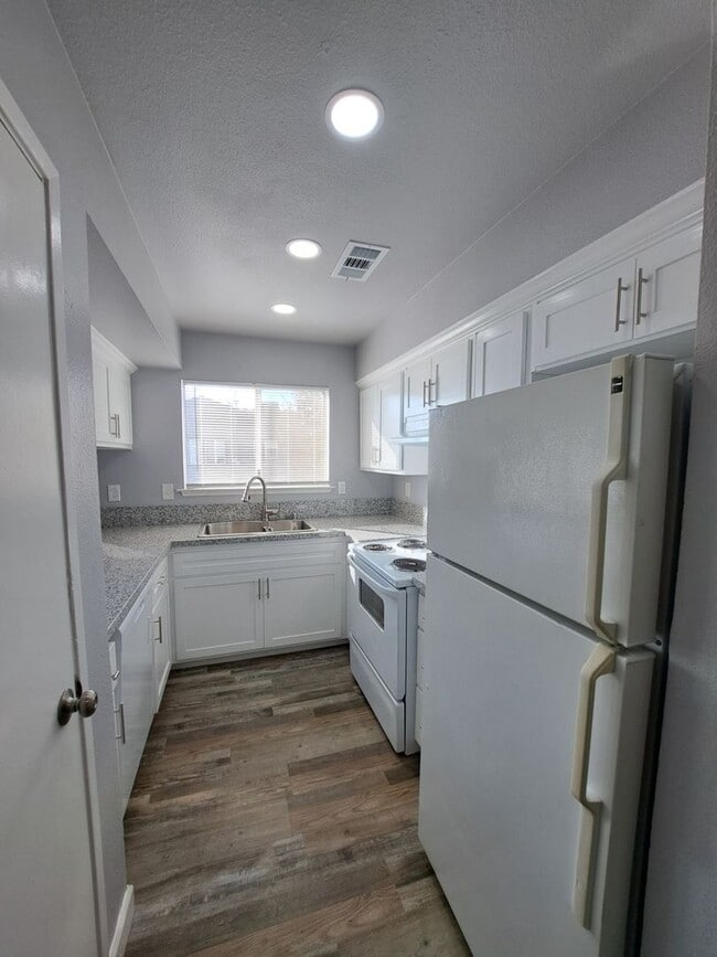 Photo - 3302 W Shields Ave Unit 202