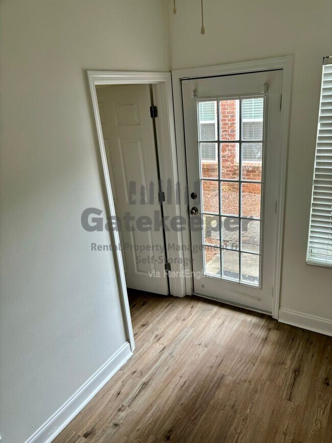 Photo - 76 Intown Pl