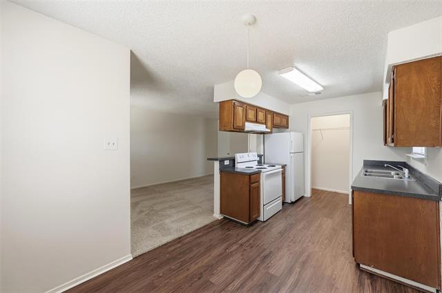 Photo - 504 Kings Way Dr