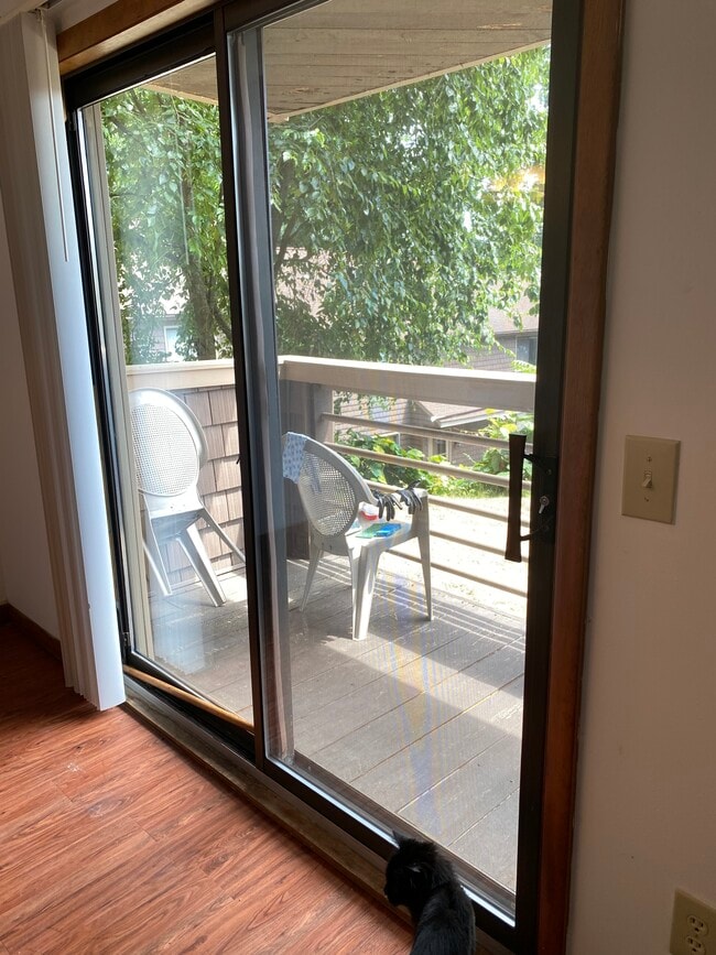 Building Photo - 166 Old Brookfield Rd Unit 21