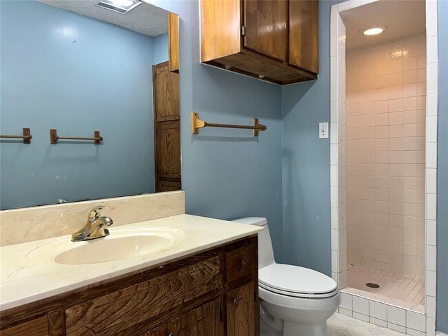 Photo - 209 Oak Crest Ln