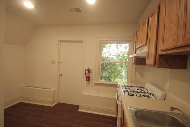 Photo - 419 Peebles St