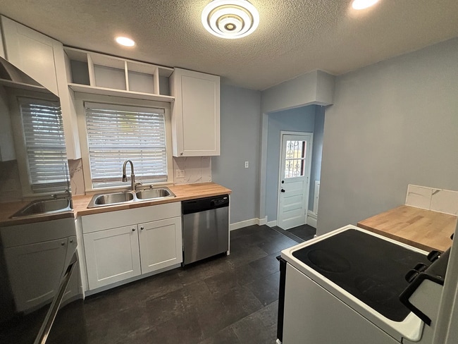 Photo - 2002 E 17th St N