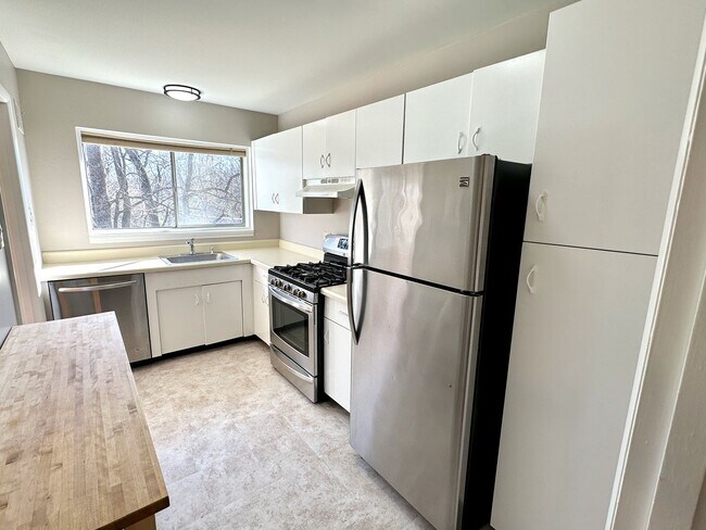 Photo - Beautifully kept, spacious one bedroom condo in the award winning Bethesda Parkside Community! Unit 202