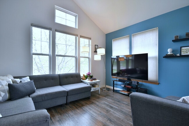 Photo - 5600 Cloverdale Rd