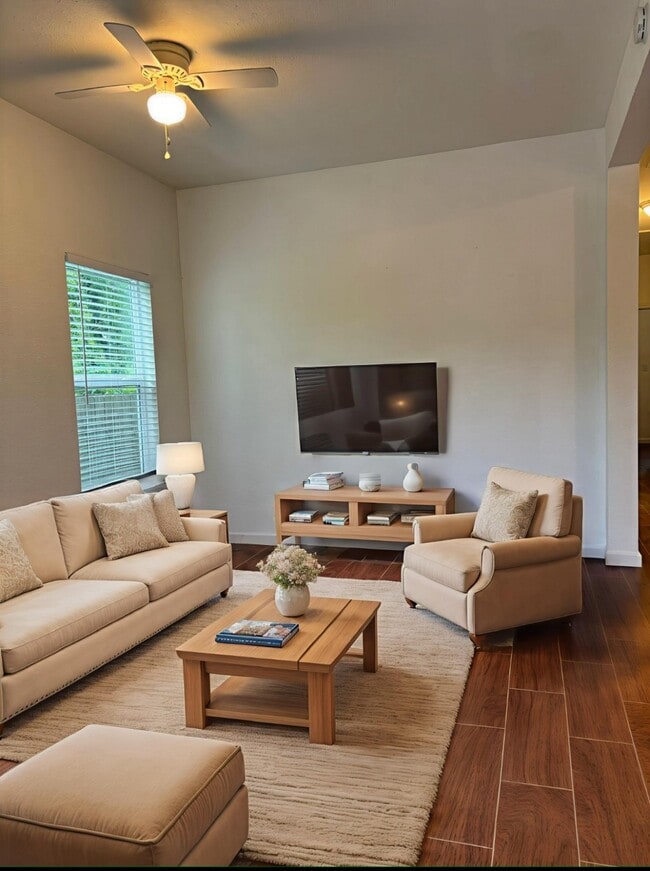 Building Photo - 9834 Pelsey St Rental