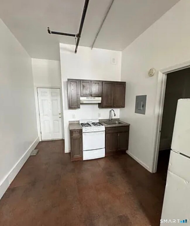 Building Photo - 2016 Main St Unit 1