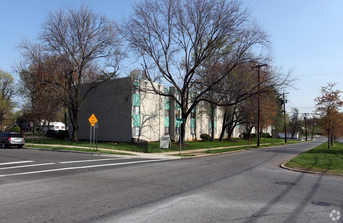 Pinebrook Apartments - Pinebrook Apartments