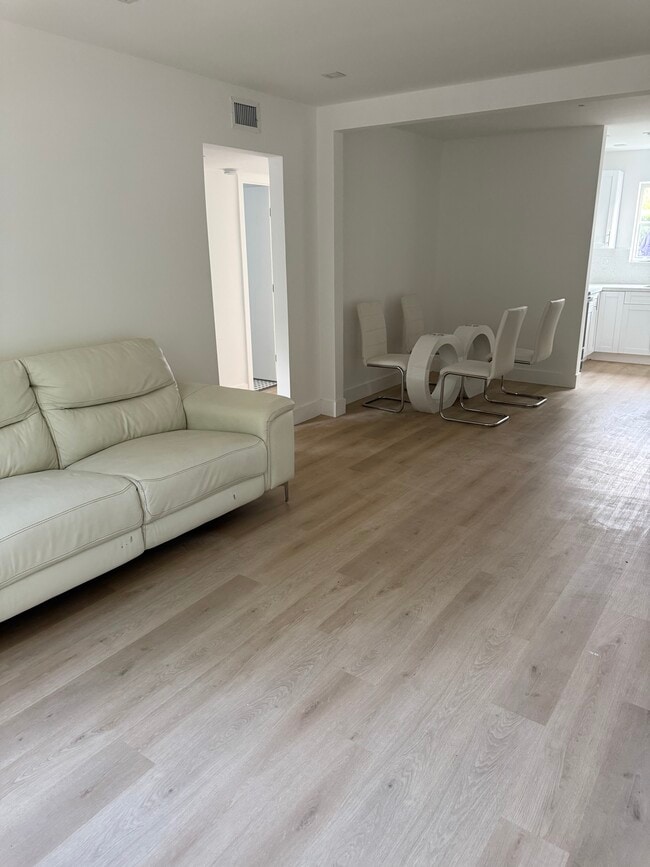 Photo - 2520 SW 27th St Unit #1