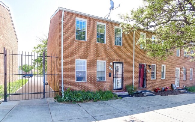 Building Photo - 819 Aisquith St