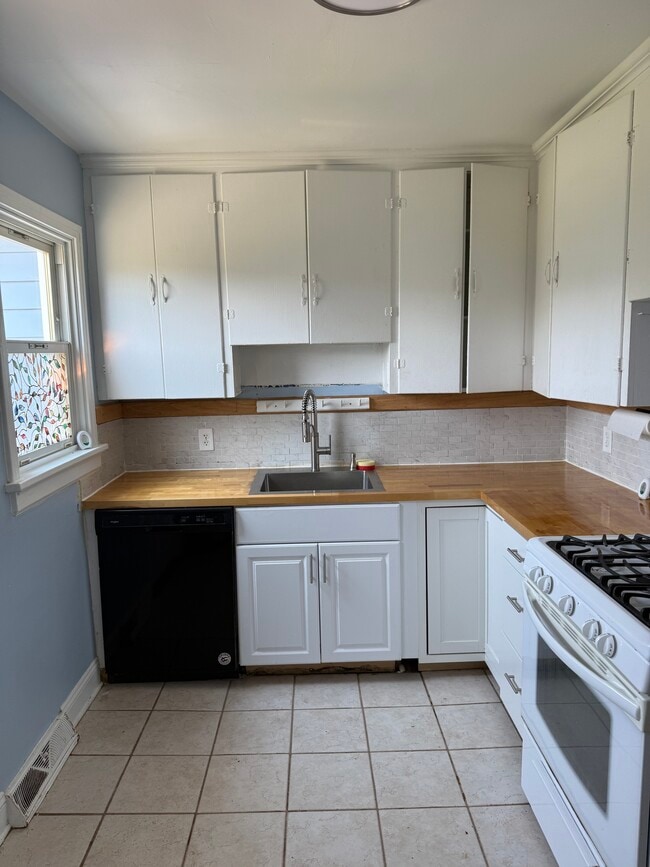 Photo - 1217 Wallace St