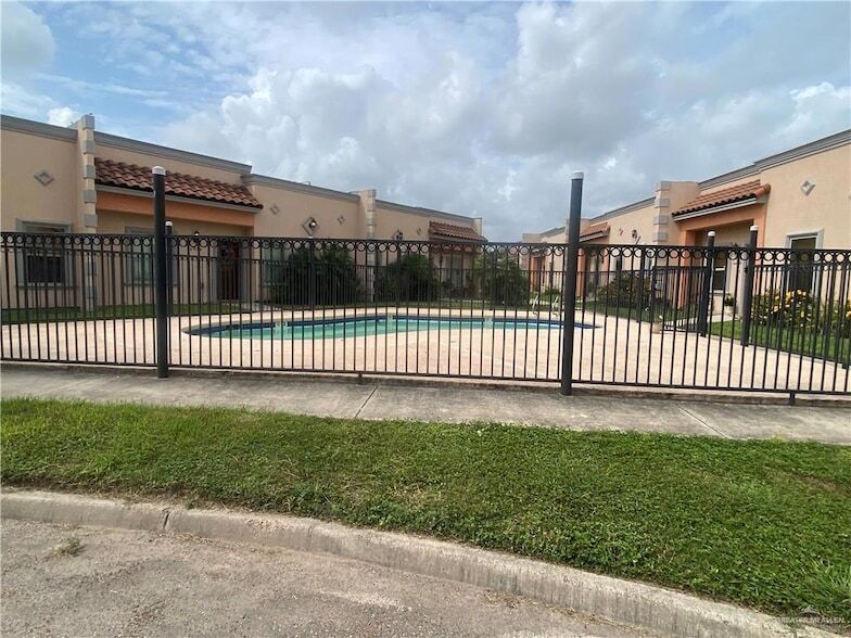 Photo - 2927 Allen Dr