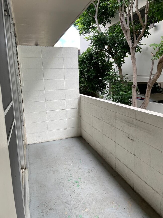 Photo - 2BD/1BA Apartment in Waikiki! NO PARKING Unit 204