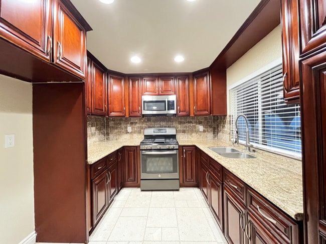 Photo - RV T 7640 Unit 7640 Date Ave  A