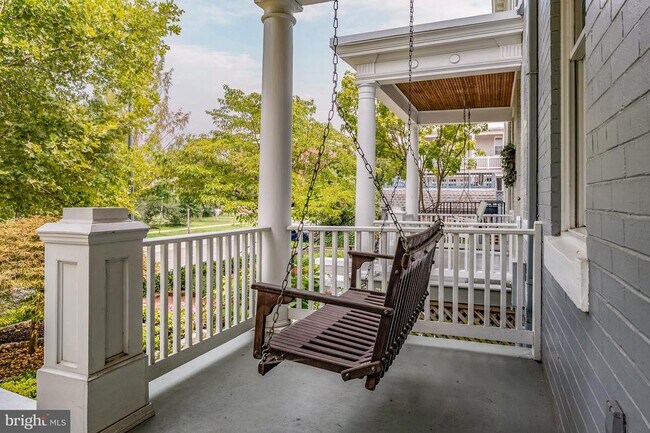 Photo - 221 E St SE