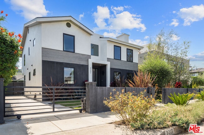3207 Thatcher Ave