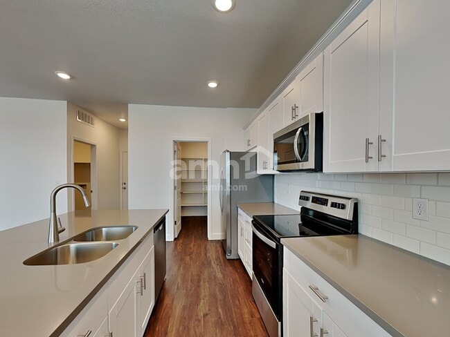 Photo - 17130 Puget Ave