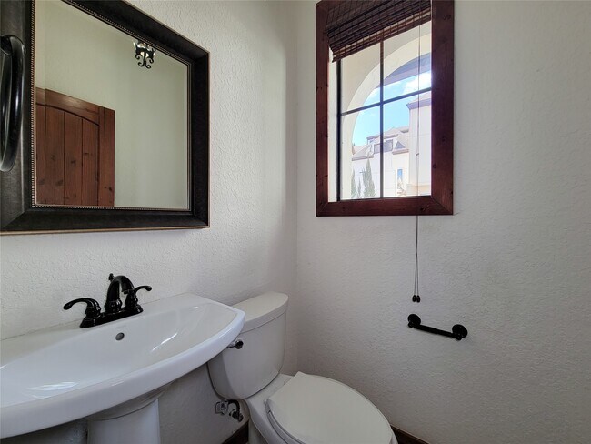 Photo - 1801 W 24th St