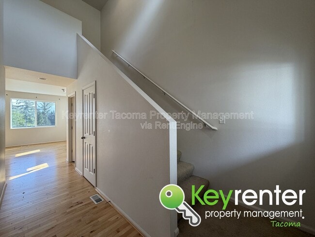 Photo - 1093 Ebbets Dr