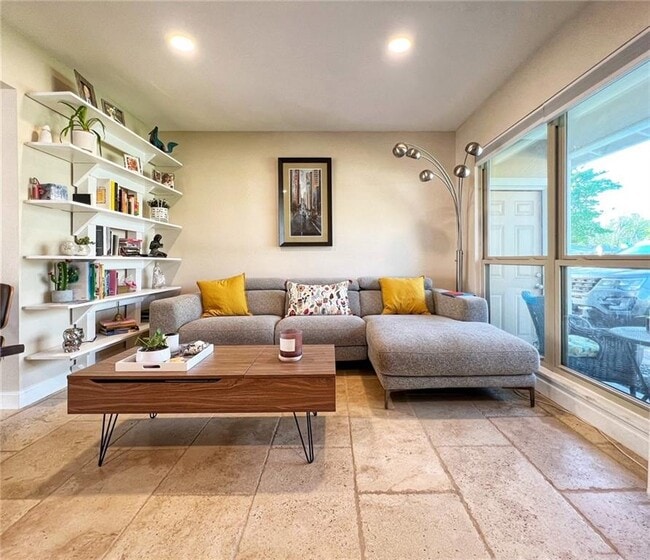 Photo - 1807 Barbara St